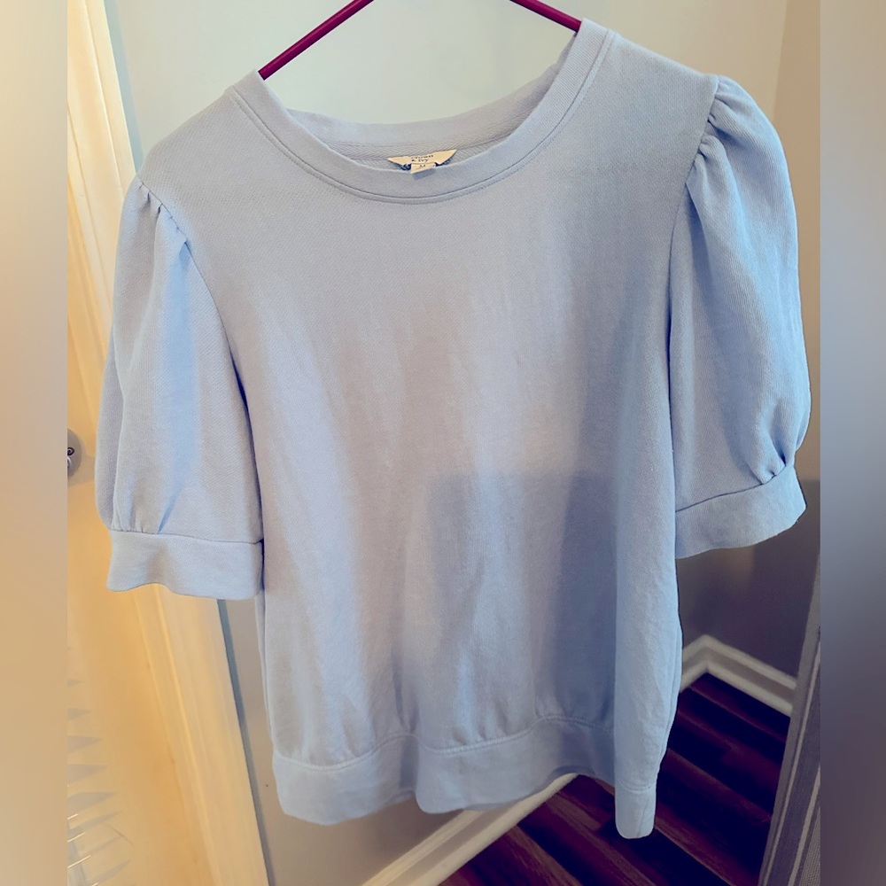 Women’s short puffer sleeve shirt
